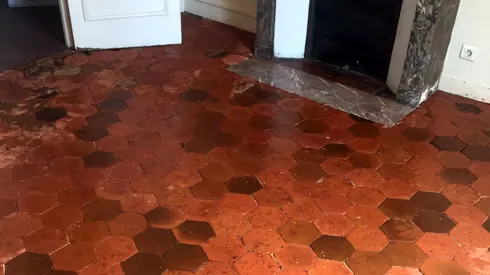 Les mêmes carreaux après sablage et nénovation.